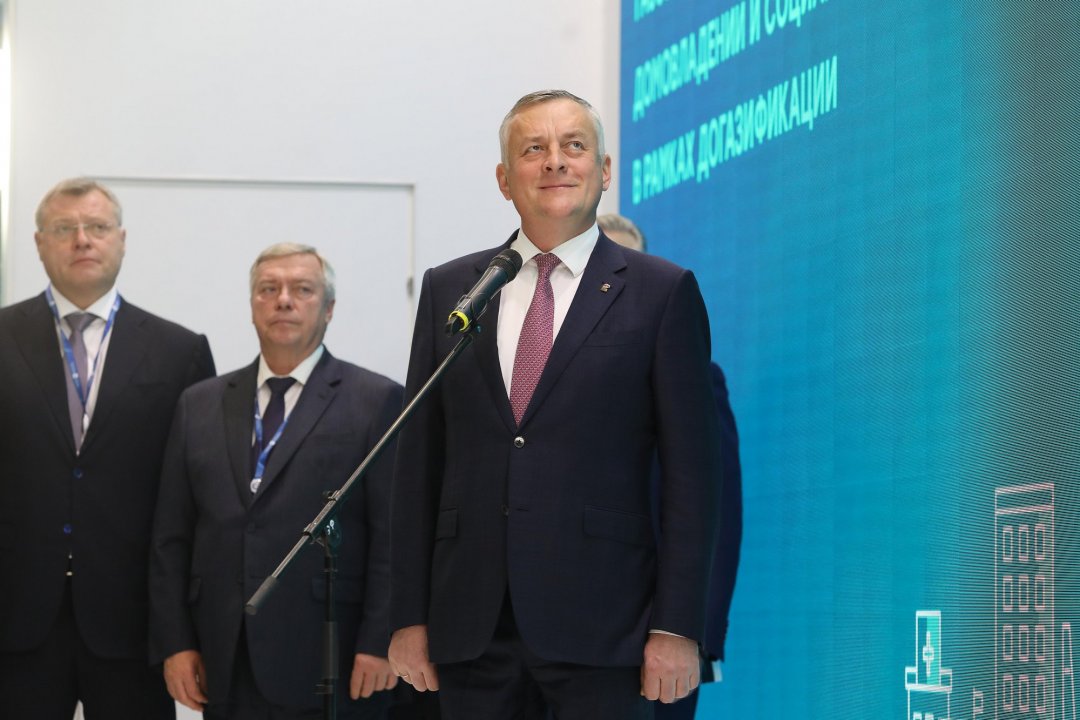 Василий Голубев принял участие в церемонии подключения соцбъектов к газовым сетям